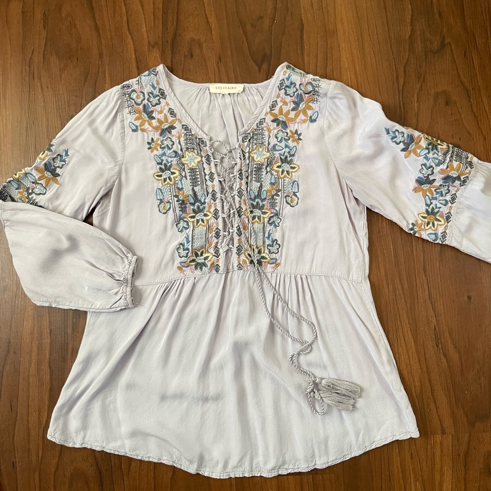 Solitaire 3/4 sleeve length embroidered top